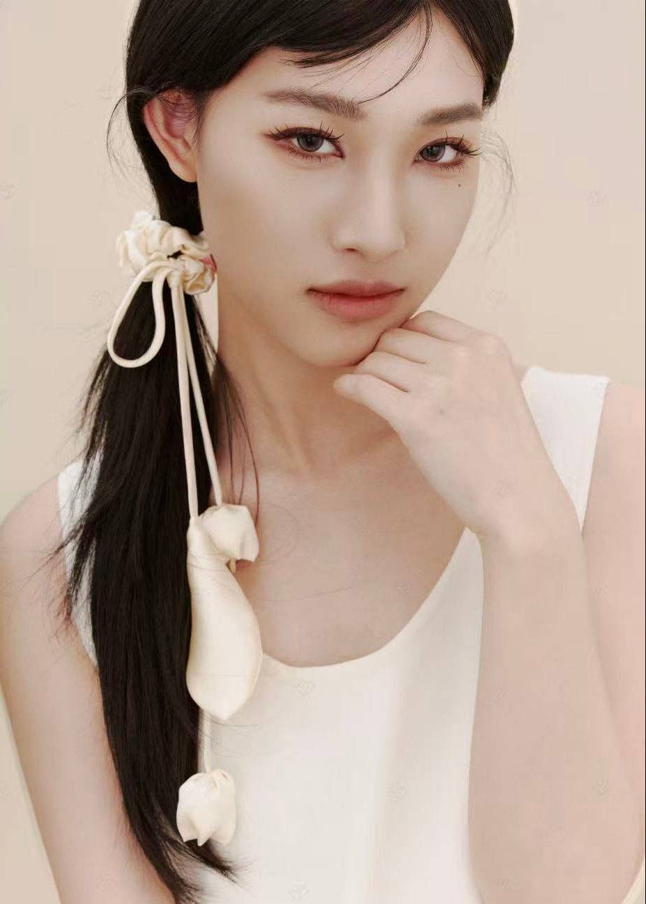 Tulip Silk Hair Tie Scrunchie - Champagne Cream